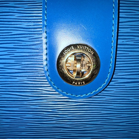 Louis Vuitton Epi Capucines Handbag - Picture 12 of 12